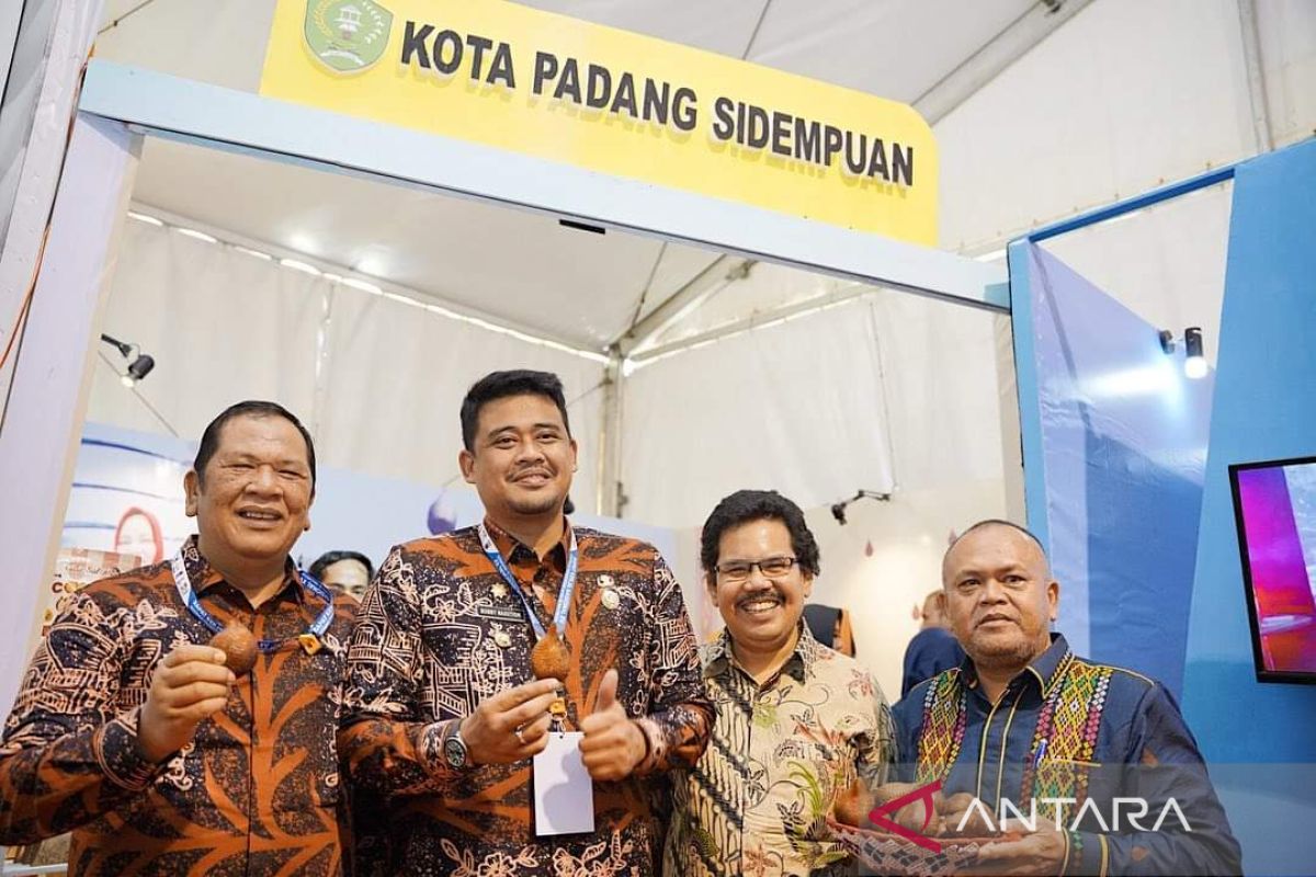 Wali Kota Padang Sidempuan hadir Rakernas APEKSI di Padang