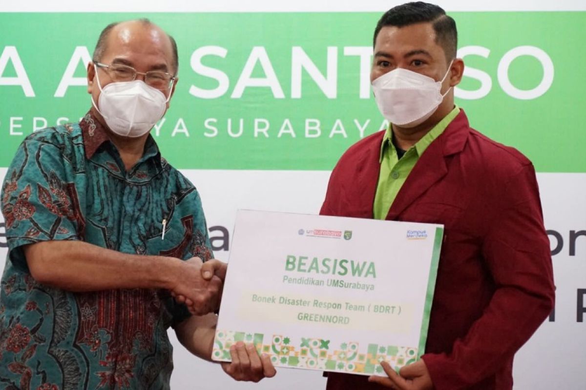 UM Surabaya berikan beasiswa kuliah kepada komunitas Bonek