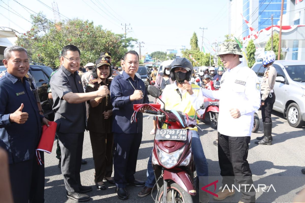 Bupati OKU ajak masyarakat kibarkan bendera merah putih