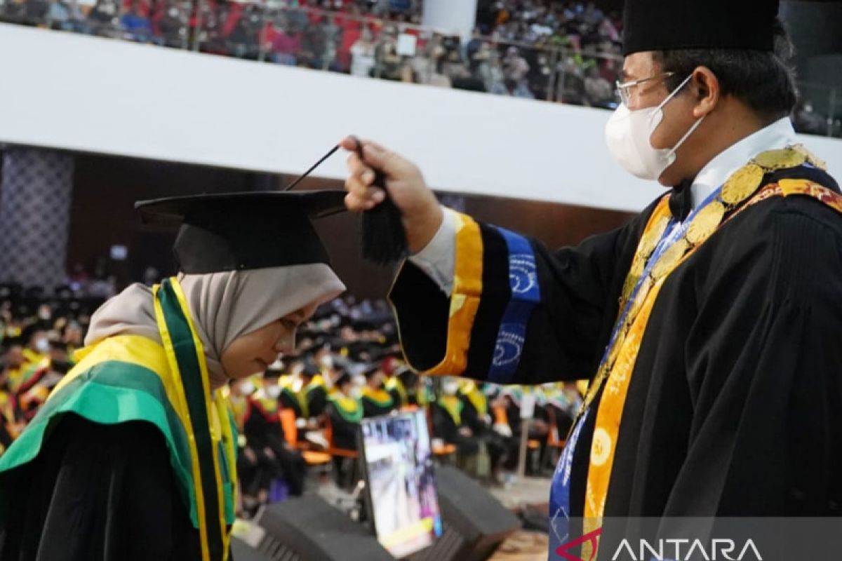 Universitas Lambung Mangkurat lepas 1.250 lulusan pada wisuda ke-107