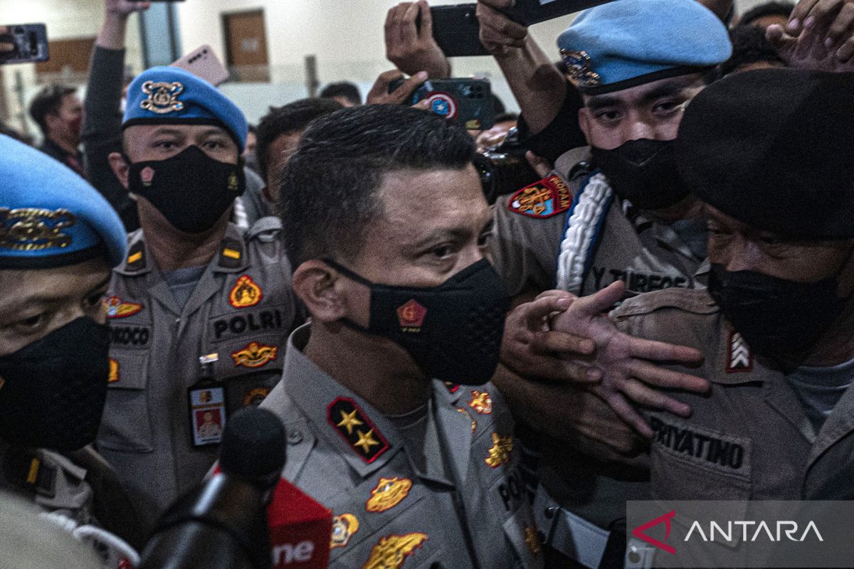 Polisi tembak polisi, Drama tembak-menembak dan pernyataan cinta istri Ferdy Sambo