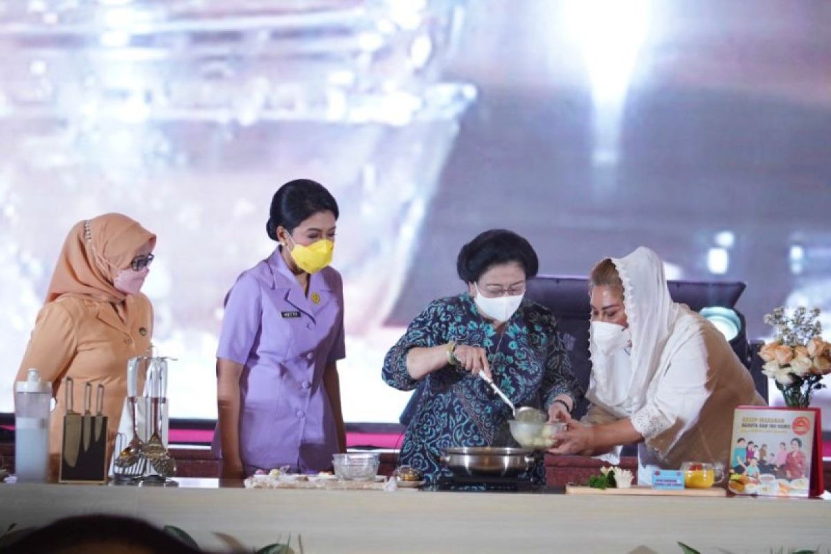 Memasak rekatkan kasih sayang keluarga serta penuhi gizi anak sebut Megawati