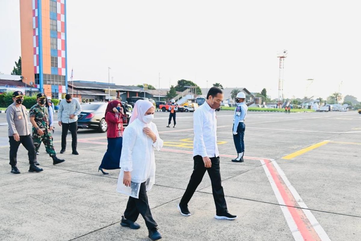 Presiden Joko Widodo ke Kalimantan Barat meresmikan Terminal Kijing