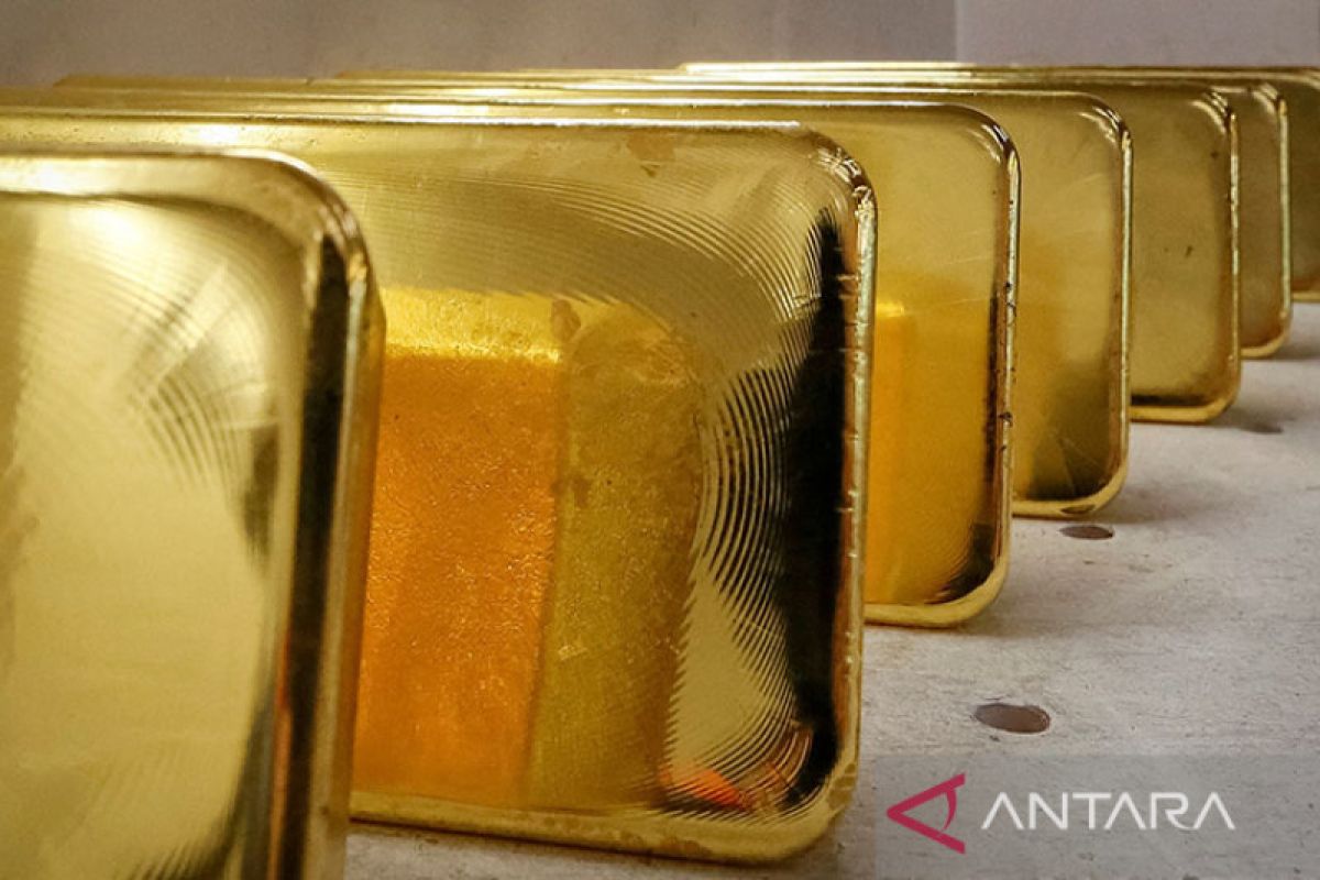 Emas kembali di atas level 1.800 dolar, ditopang pelemahan "greenback"