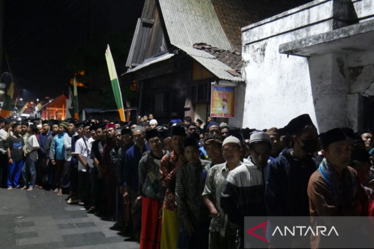 Nasi "buka luwur" Sunan Kudus masih jadi daya tarik untuk diperebutkan