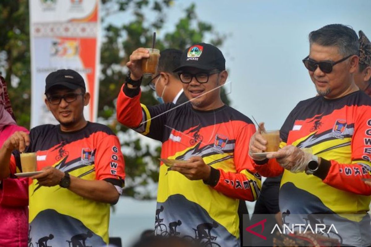 Lomba membuat minuman khas Padang antar wali kota pecahkan rekor MURI