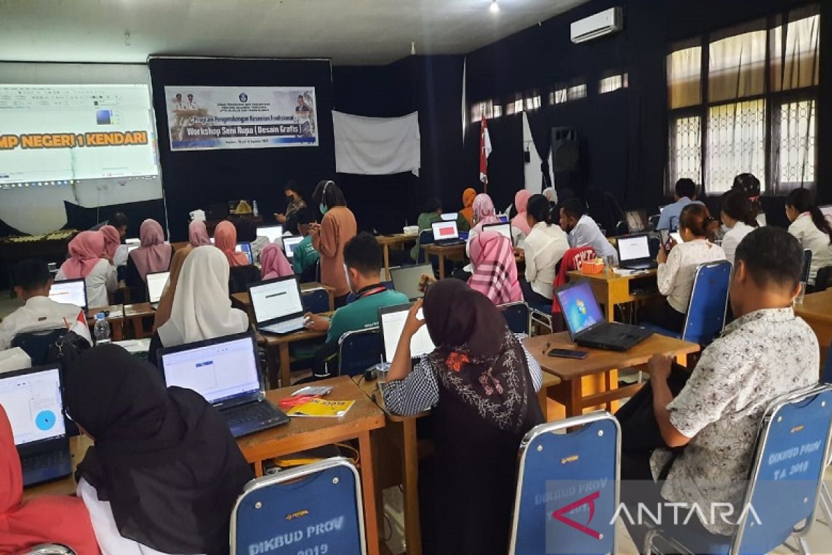 200 guru SD/SMP di Kendari ikuti desain grafis dan seni lukis