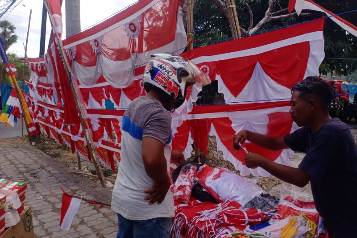 Pedagang pernak-pernik kemerdekaan di Kupang untung usai pandemi COVID