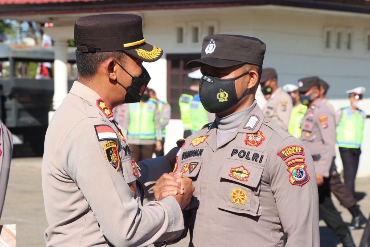 Polisi yang ubah lahan tidur menjadi kebun tomat dapat penghargaan