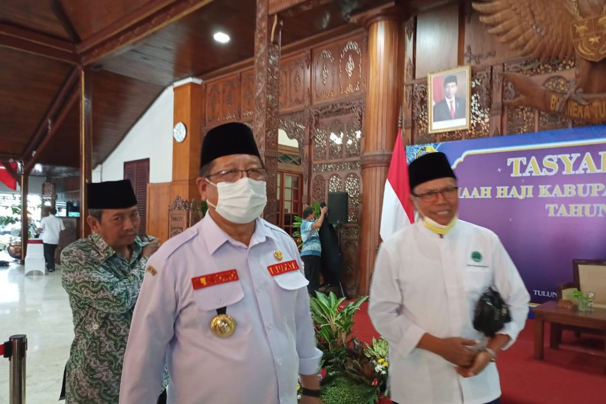 Seorang haji asal Tulungagung masih tertinggal di Arab Saudi karena sakit