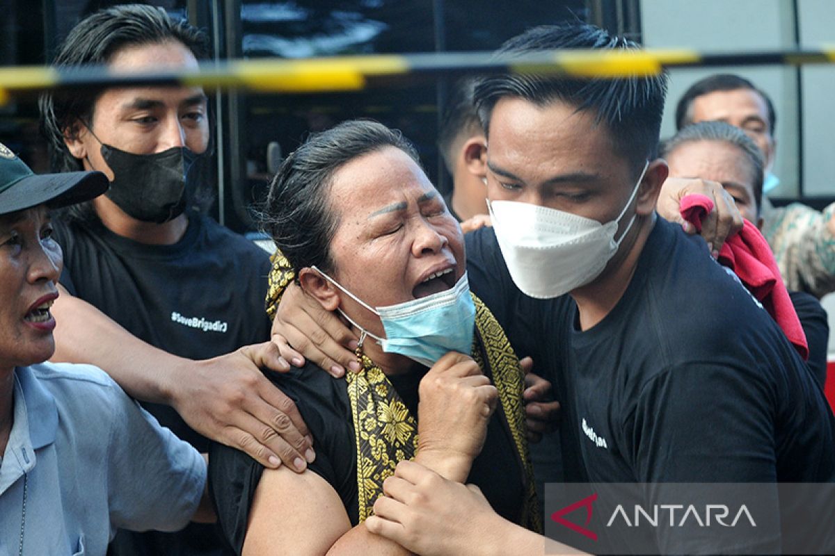 Ibu Brigadir J terkejut anaknya ditembak atas perintah Ferdy Sambo