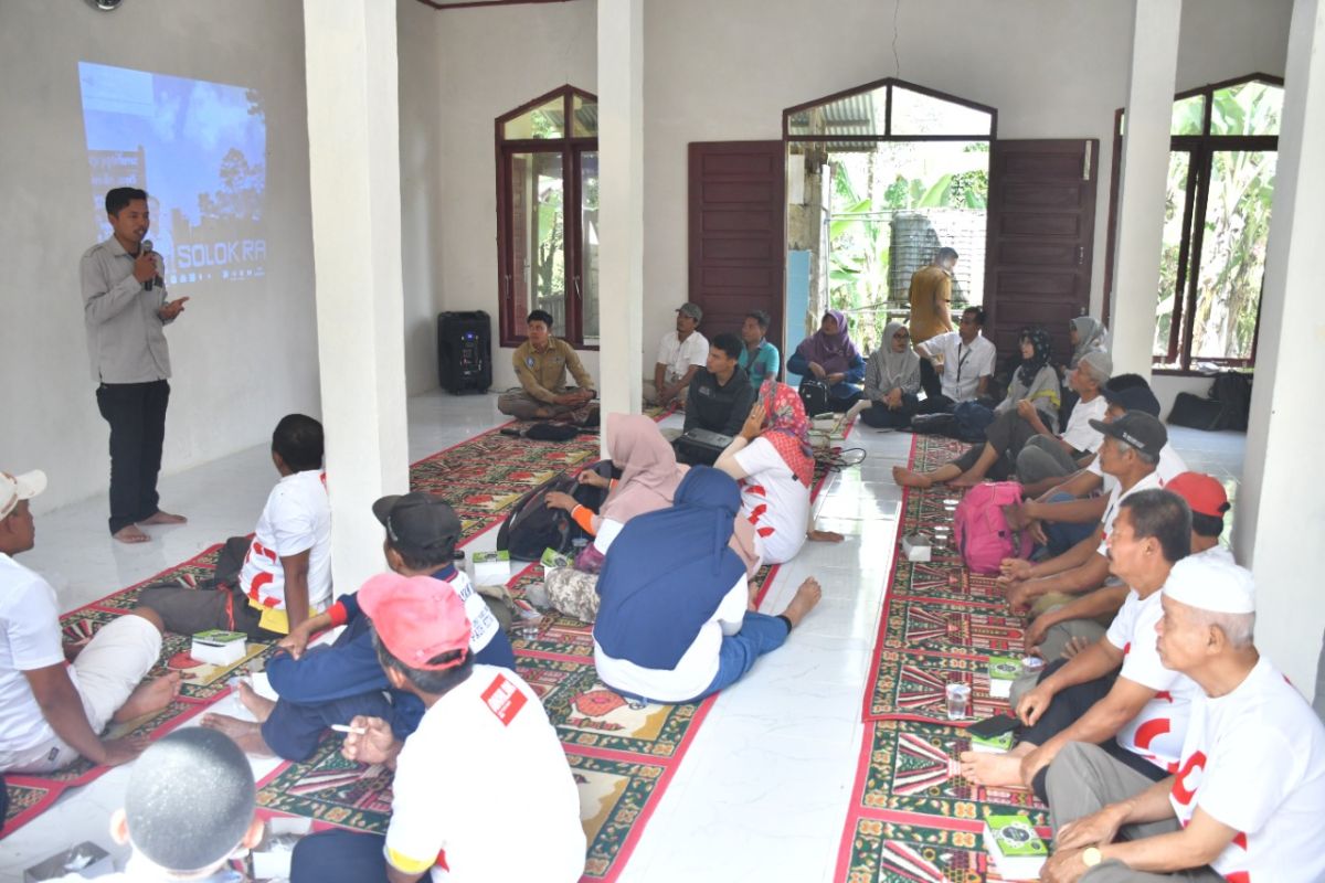 Semen Padang fasilitasi petani Sikayan pelatihan budidaya kopi robusta