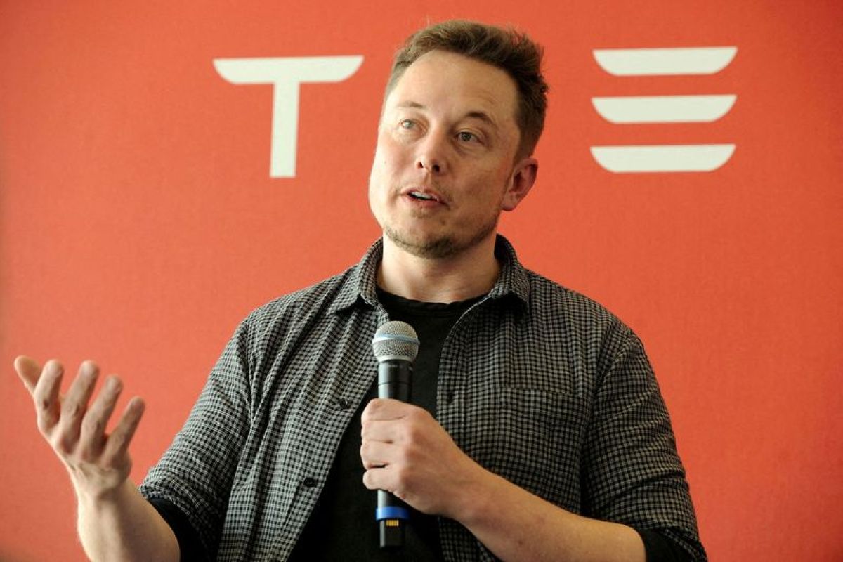 Elon Musk jual 7,92 juta saham Tesla