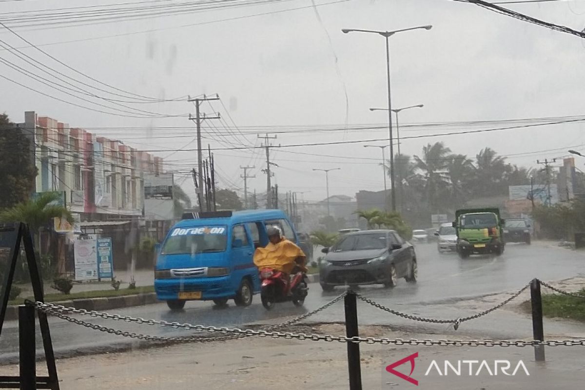 Waspada potensi hujan lebat guyur sembilan daerah di Sultra