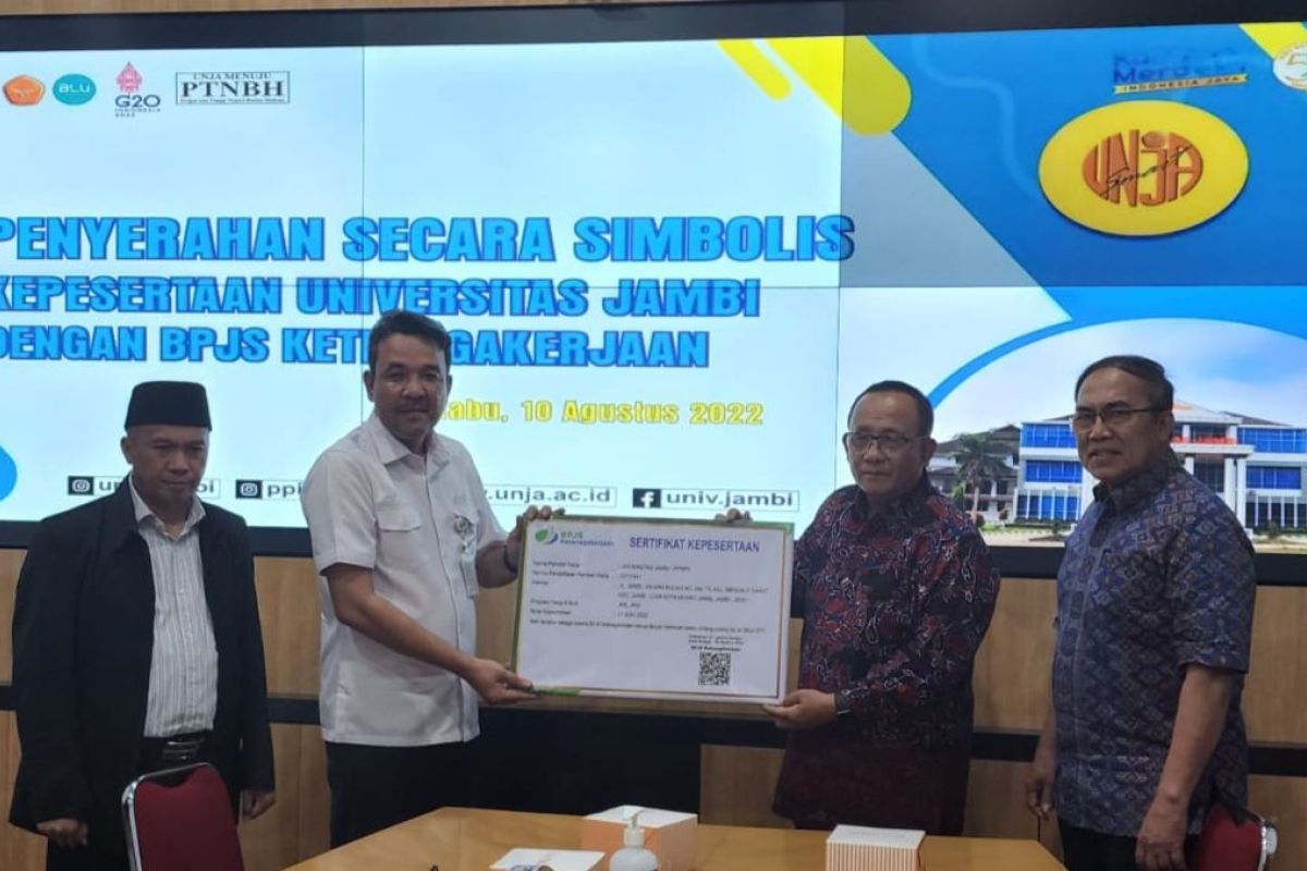 BPJS Ketenagakerjaan serahkan sertifikat kepesertaan kepada Universitas Jambi