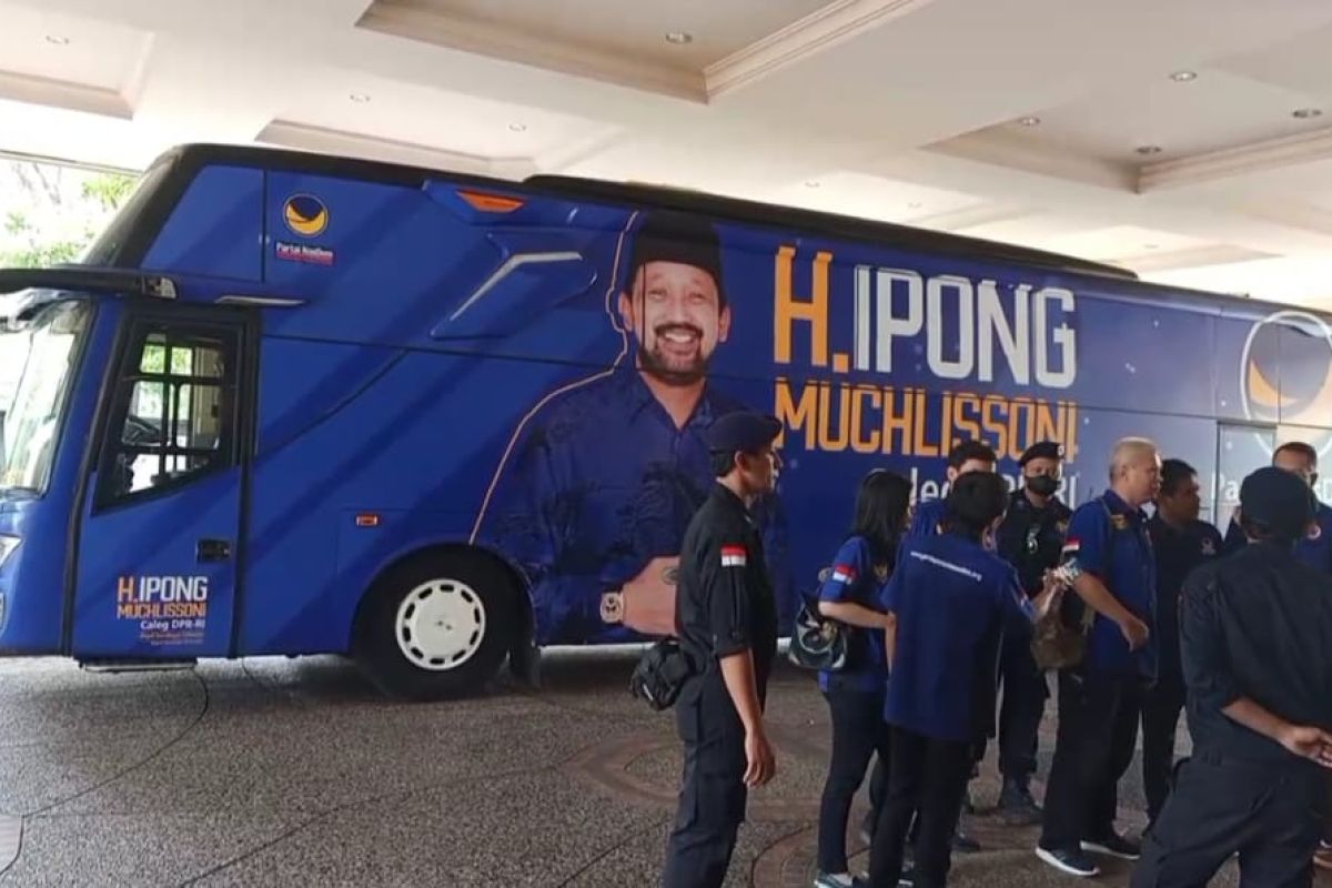 Ipong Muchlissoni sediakan layanan bus gratis warga Sidoarjo dan Surabaya