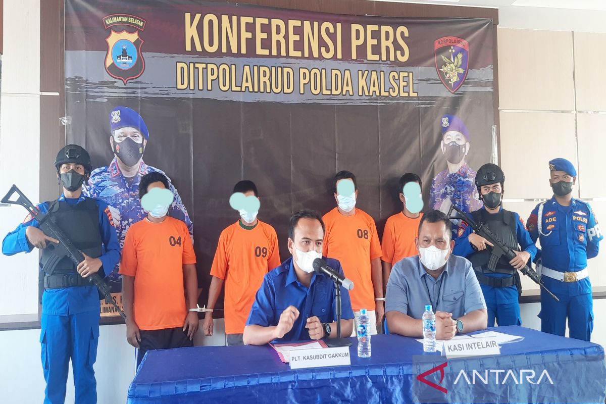 Ditpolairud Polda Kalsel tangkapi pencari ikan dengan alat setrum