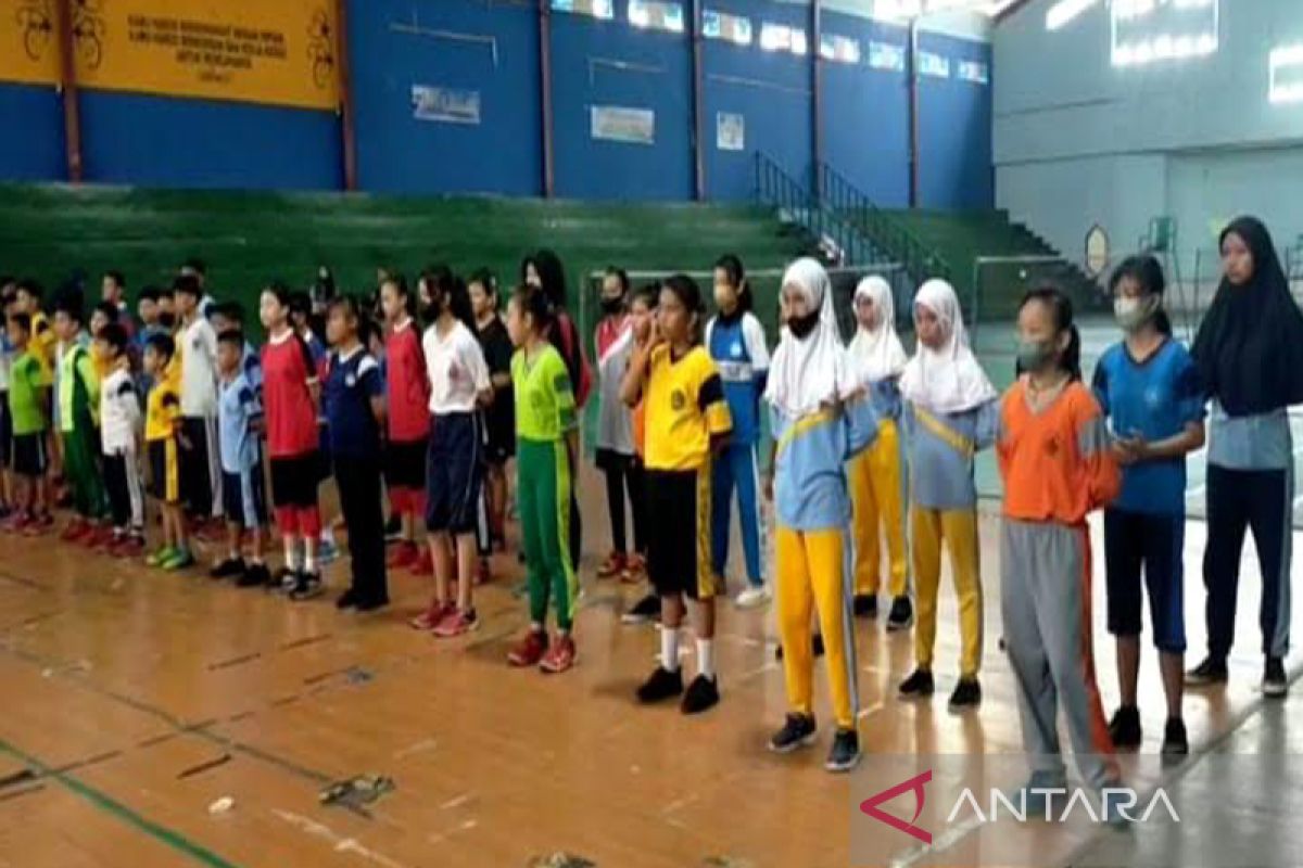 Sambut HUT RI, puluhan pelajar di Kapuas ikut lomba bulu tangkis