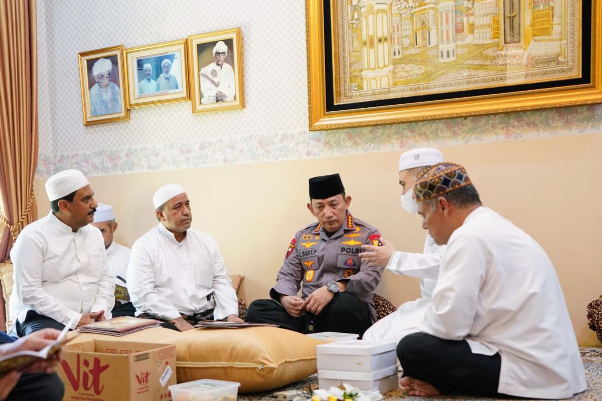 Kapolri anggap Habib Zen bin Umar seperti ayah sendiri