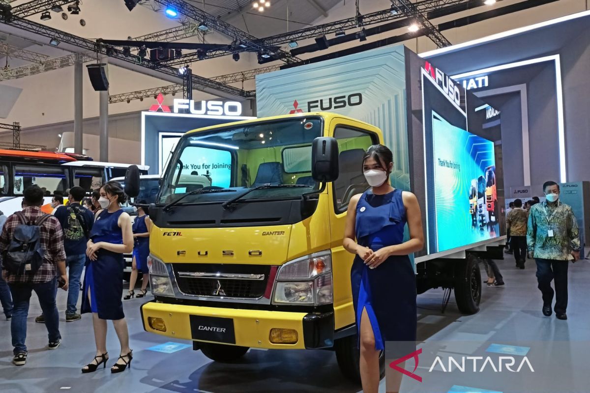 FUSO hadirkan jajaran kendaraan ramah lingkungan di GIIAS 2022