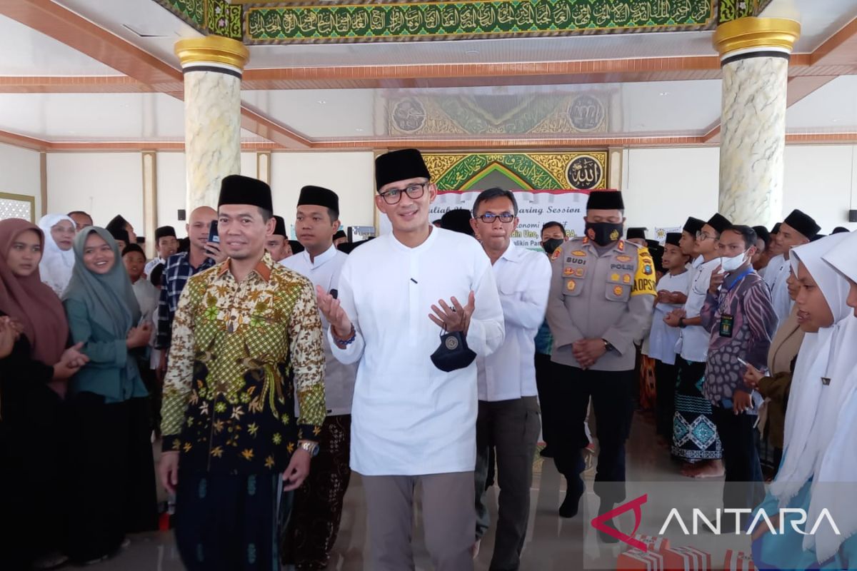 Menparekraf Sandiaga Uno kunjungi pesantren tertua di Pangkalpinang