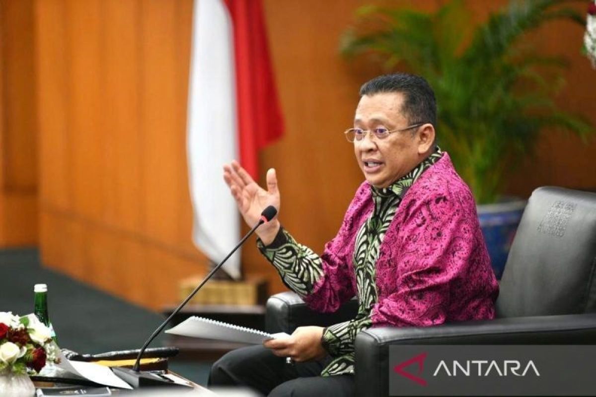 Ketua MPR Bambang Soesatyo imbau pejabat tidak "tipis telinga" bila dikritik