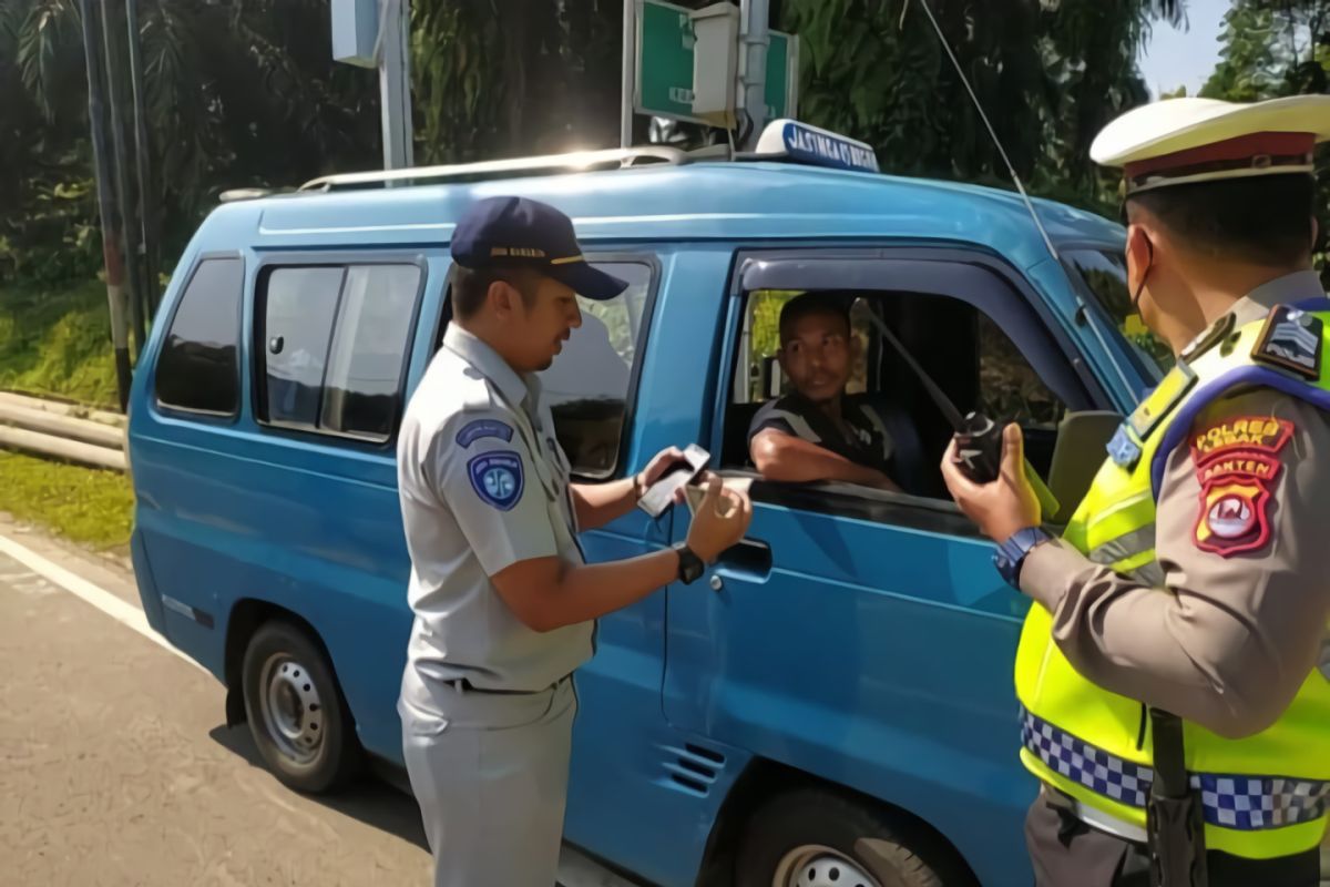 Samsat Lebak turut serta giat razia bersama di perbatasan Cipanas dan Bogor