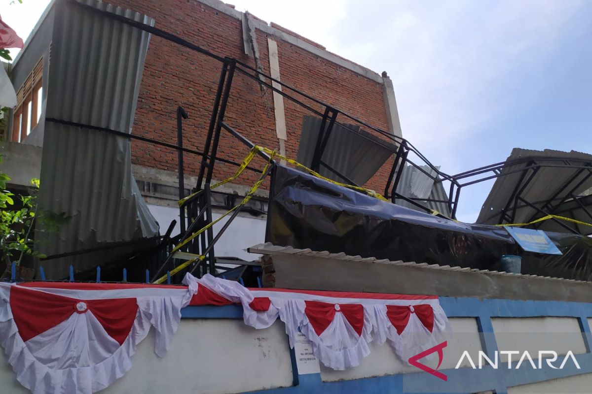 Polisi periksa pekerja bangunan terkait robohnya MIN 2 Banda Aceh, belasan siswa terluka