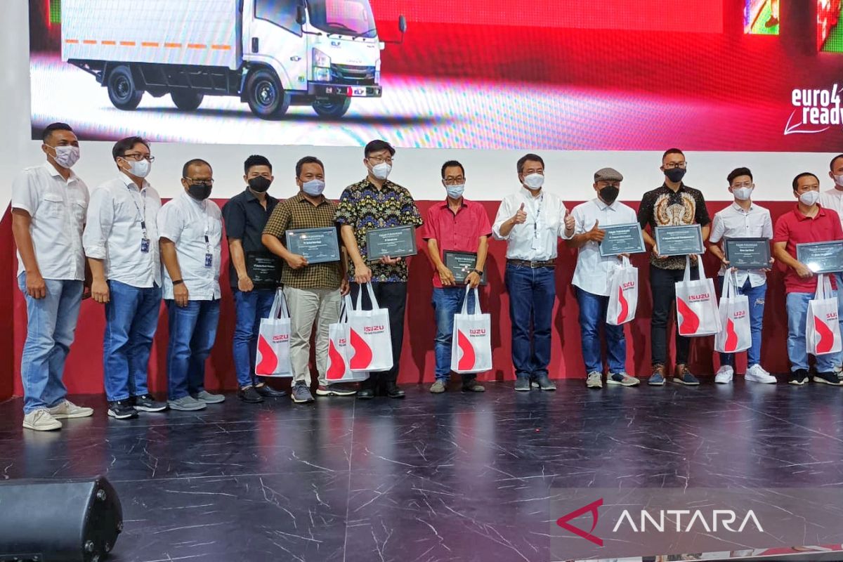 Isuzu apresiasi mitra jaringan "part shop" di Indonesia