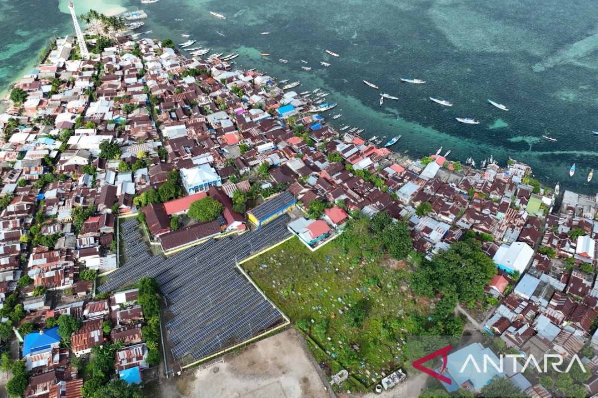 PLTS dari PLN tingkatkan aktivitas layanan ekonomi Pulau Kodingareng Makassar