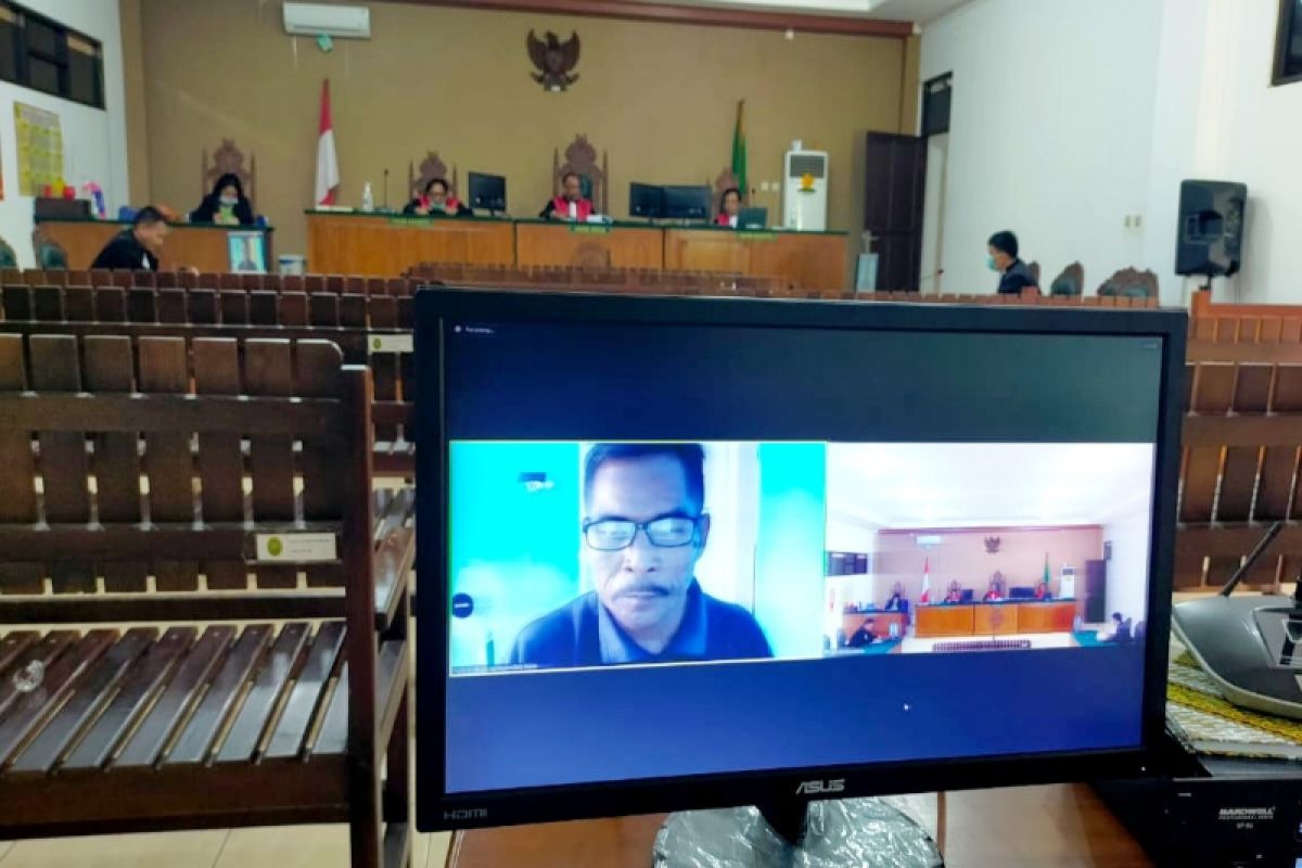 Mantan kades di Kapuas divonis empat dan satu tahun penjara