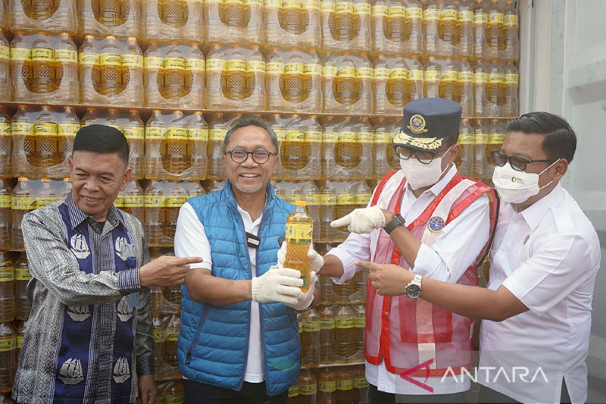 Pemerintah kirim 1,3 juta liter minyak goreng ke wilayah timur RI