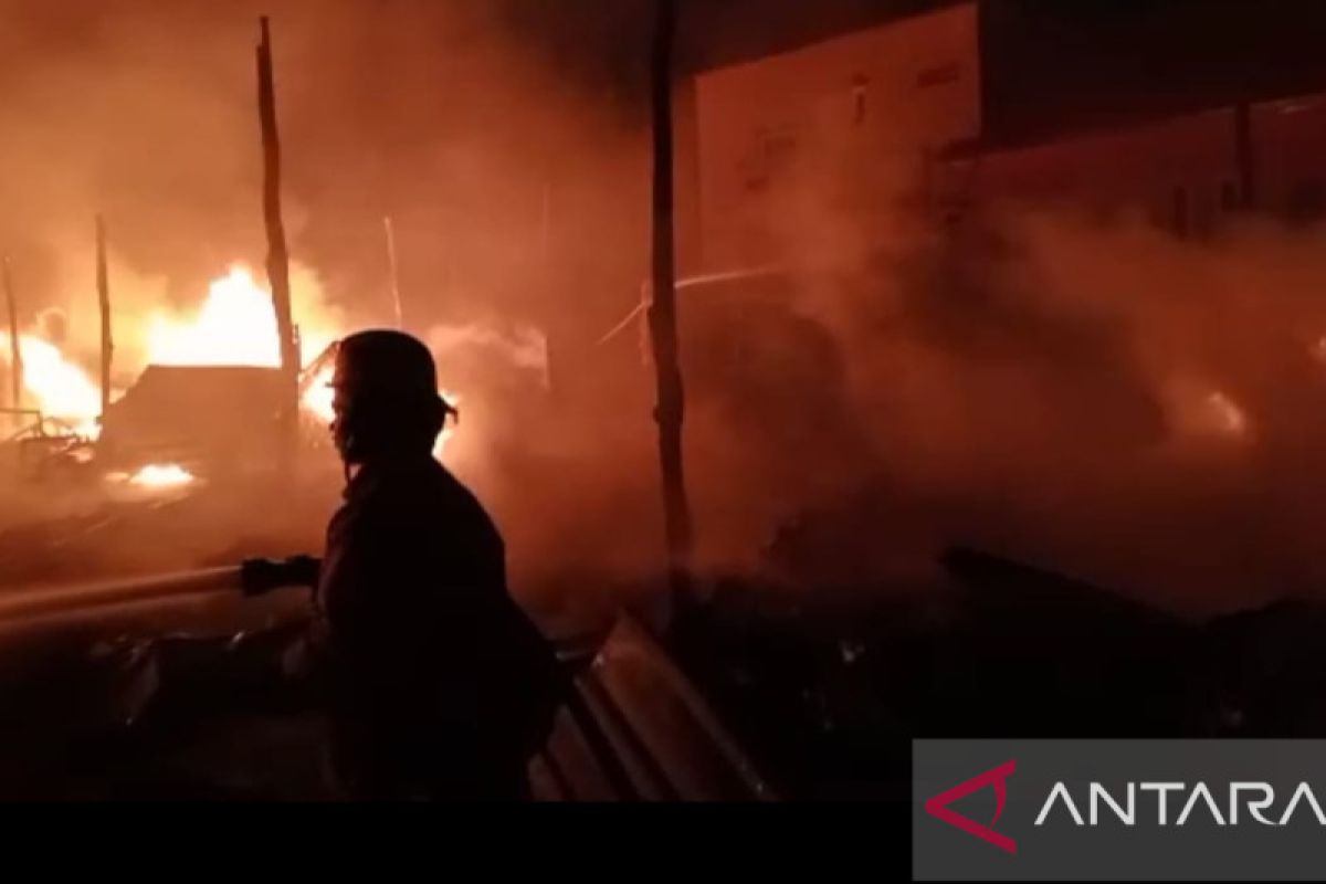 Kebakaran hanguskan pabrik pengolahan limbah di Sukabumi