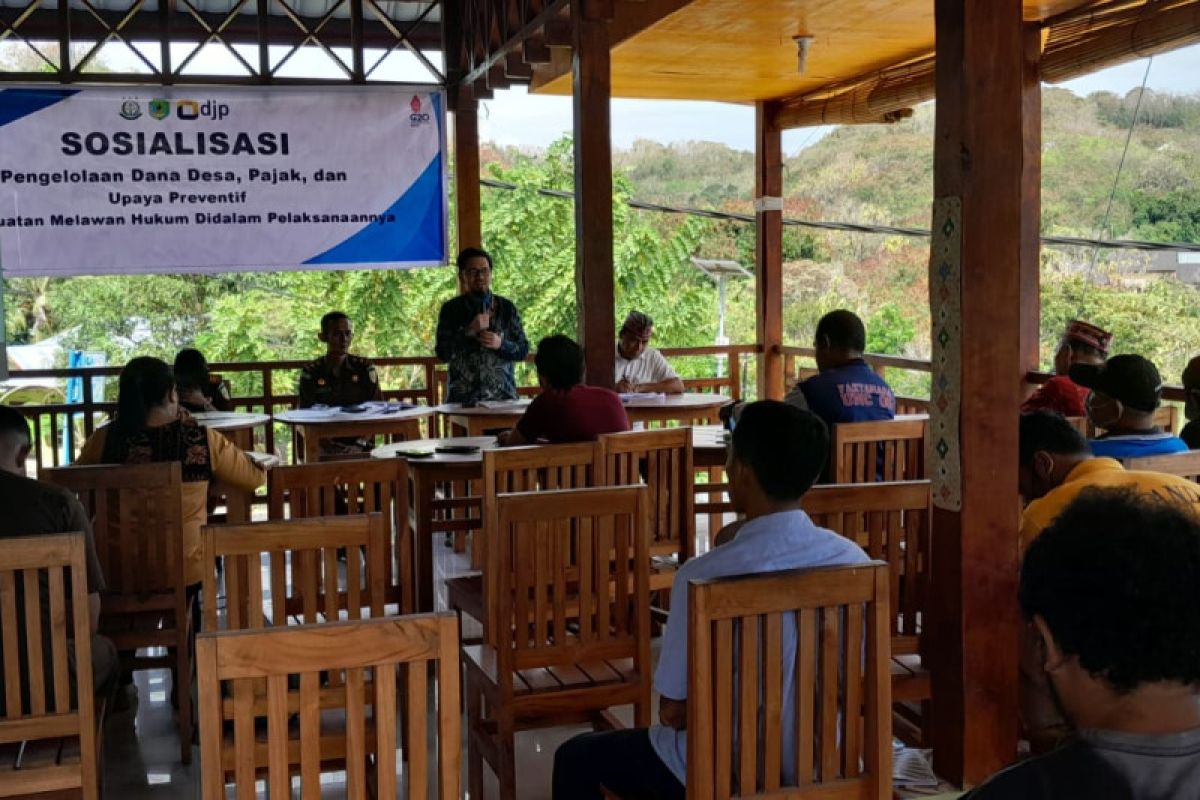 Kantor Pajak Labuan Bajo berikan edukasi pajak bagi perangkat desa
