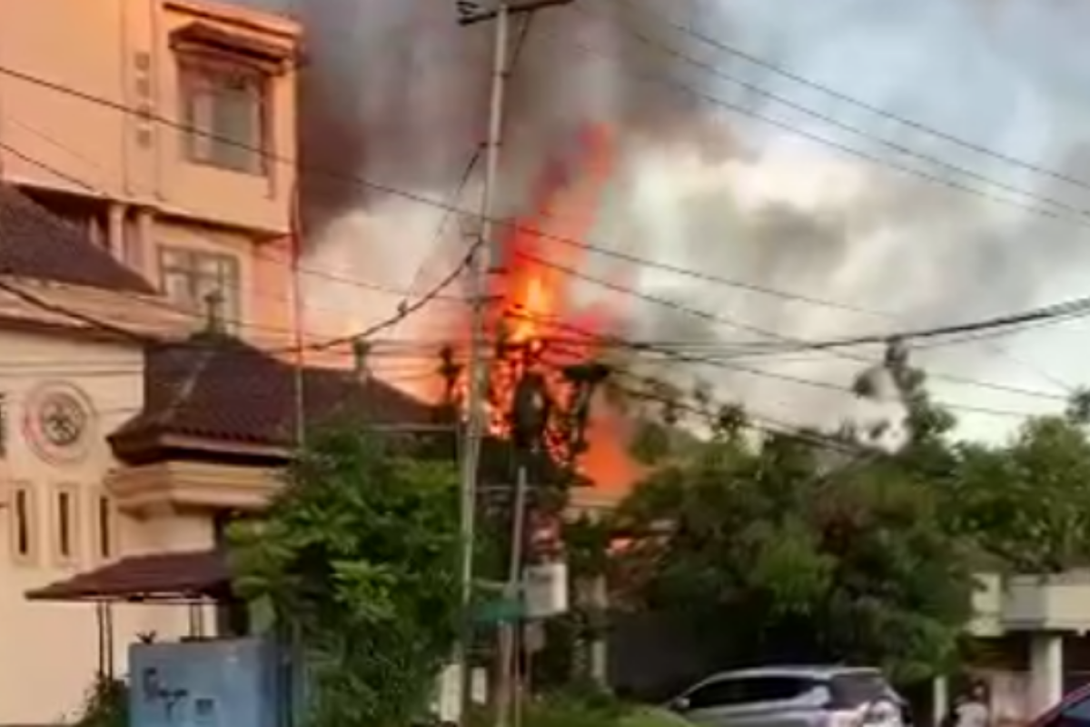 Petugas Damkar Samarinda sigap padamkan kebakaran rumah