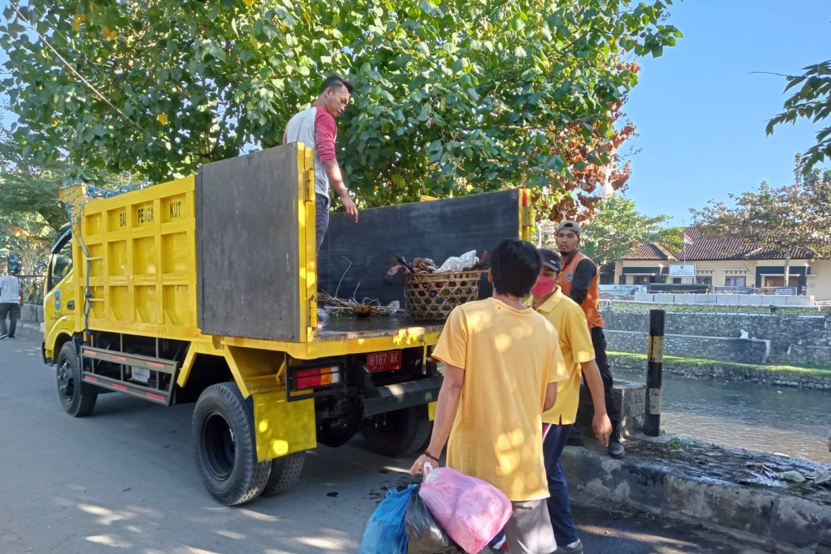 Pemkot Mataram ajak warga kumpulkan sampah kresek jadi campuran aspal