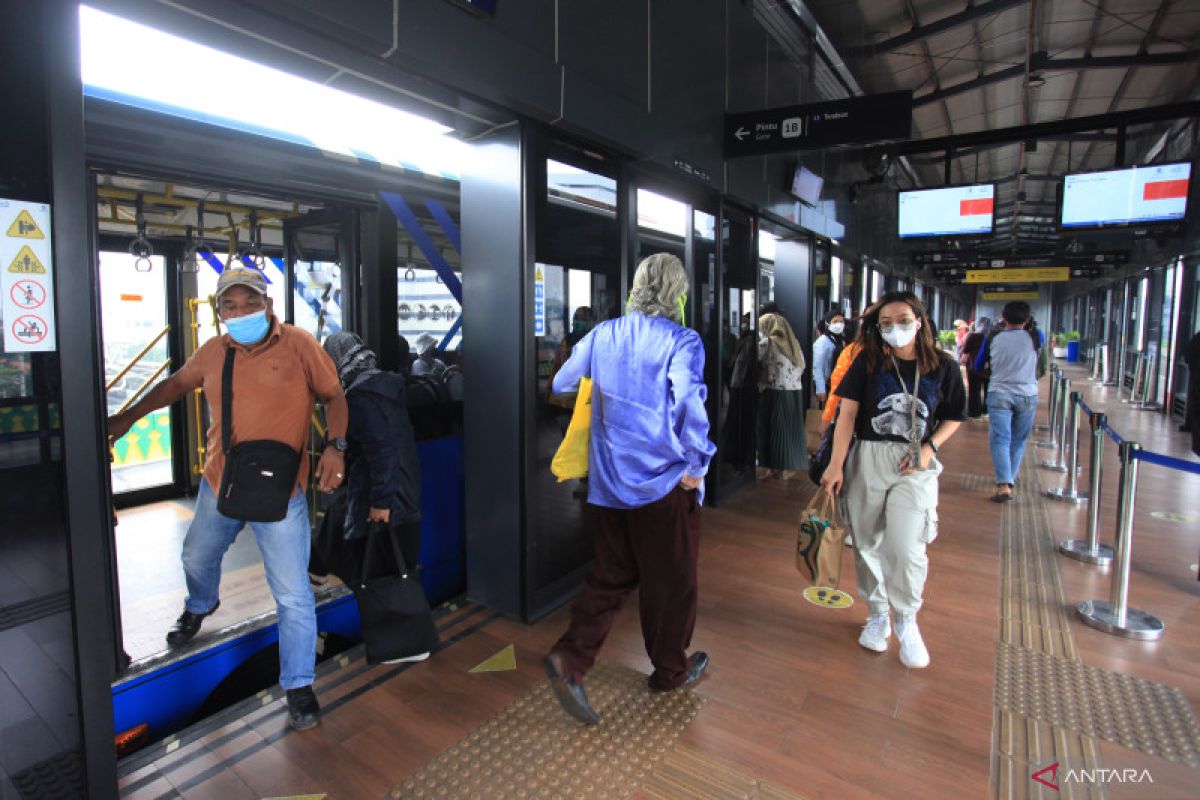 TransJakarta imbau orang tua awasi anak saat di halte