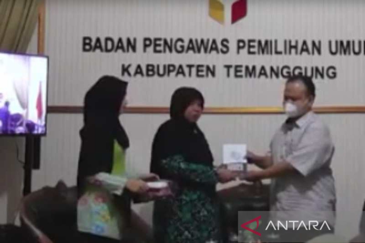 Bawaslu Temanggung terbitkan buku "Pengawas Pemilu dari Masa ke Masa"