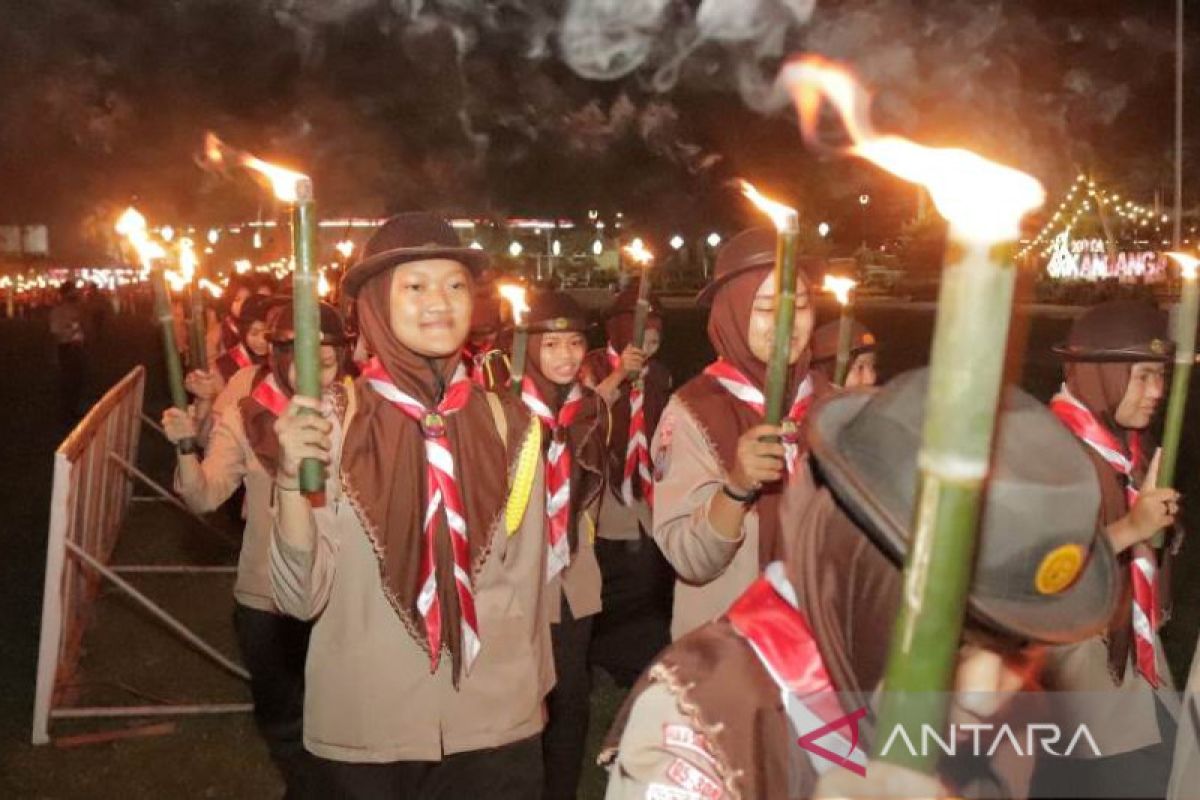 Pawai obor keliling meriahkan hari jadi Pramuka dan Provinsi Kalsel