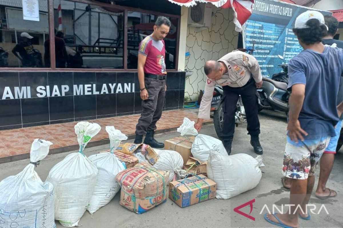 Polresta Ambon sita 400 liter miras sopi asal Pulau Seram