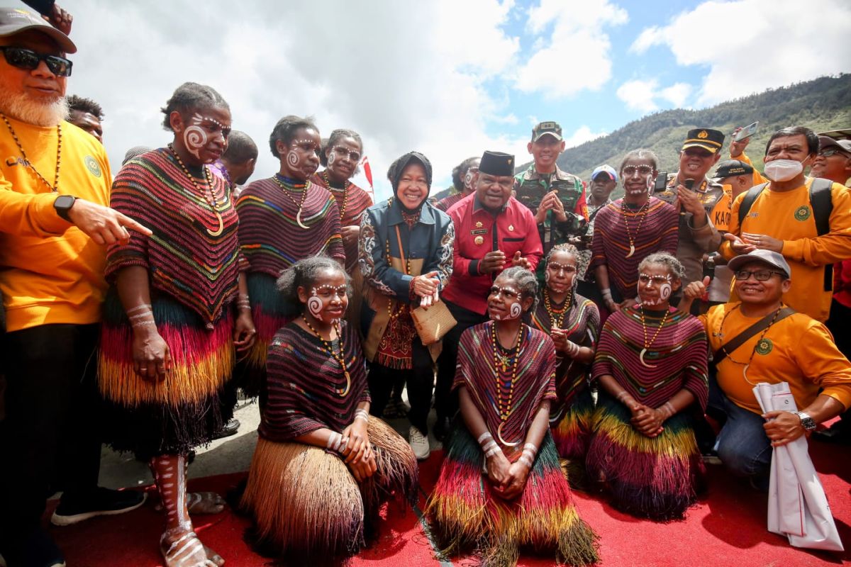 Gov't provides electric motorbikes, social granary in Pucak Jaya Papua