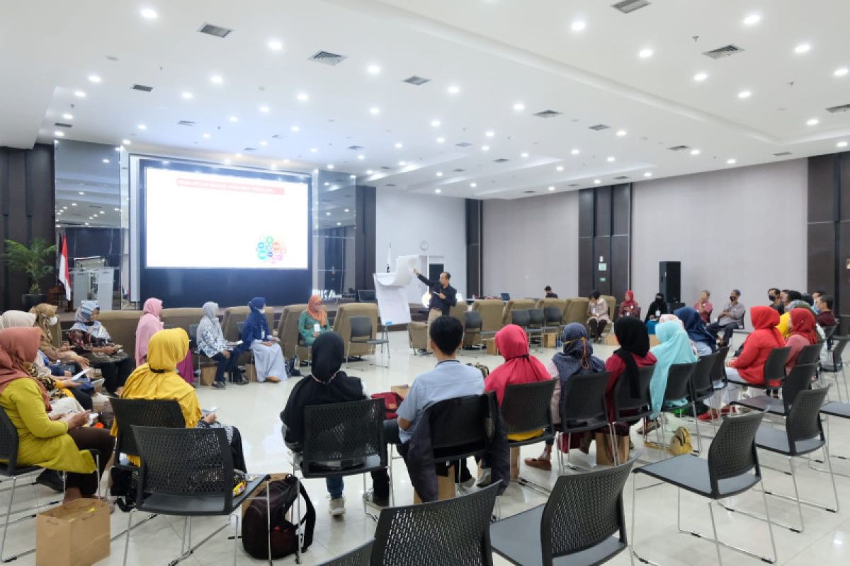 Forum BUMN Madiun gelar pelatihan produk UMKM bagi santripreneur Indonesia