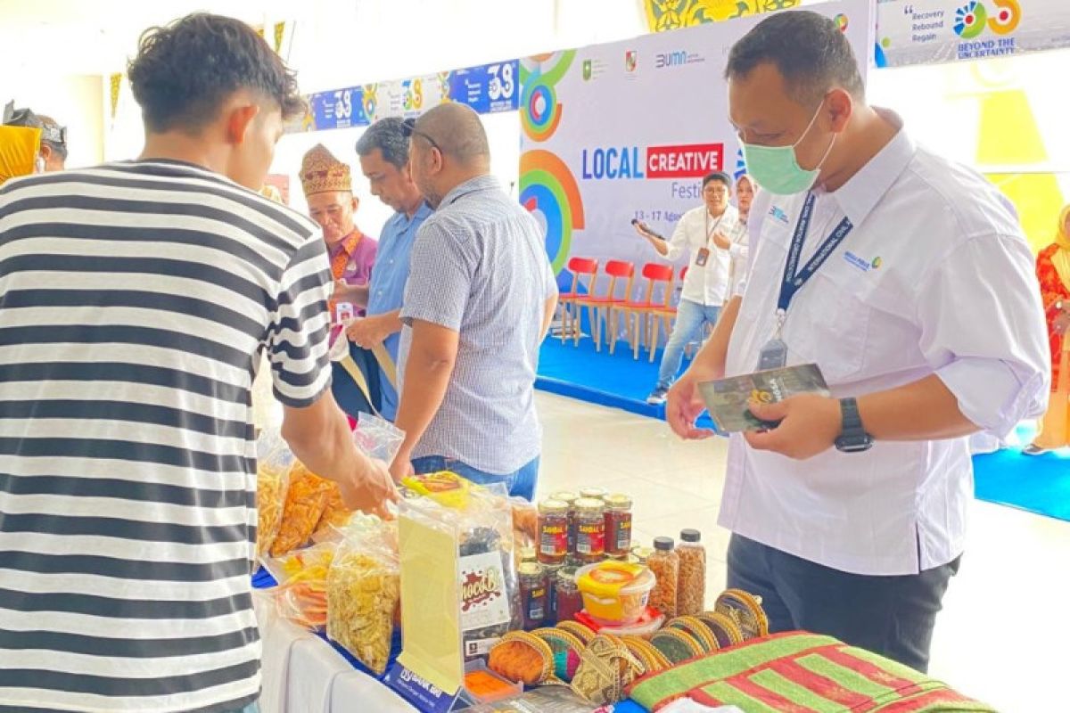 Ada pameran produk khas Melayu di Bandara SSK II Pekanbaru