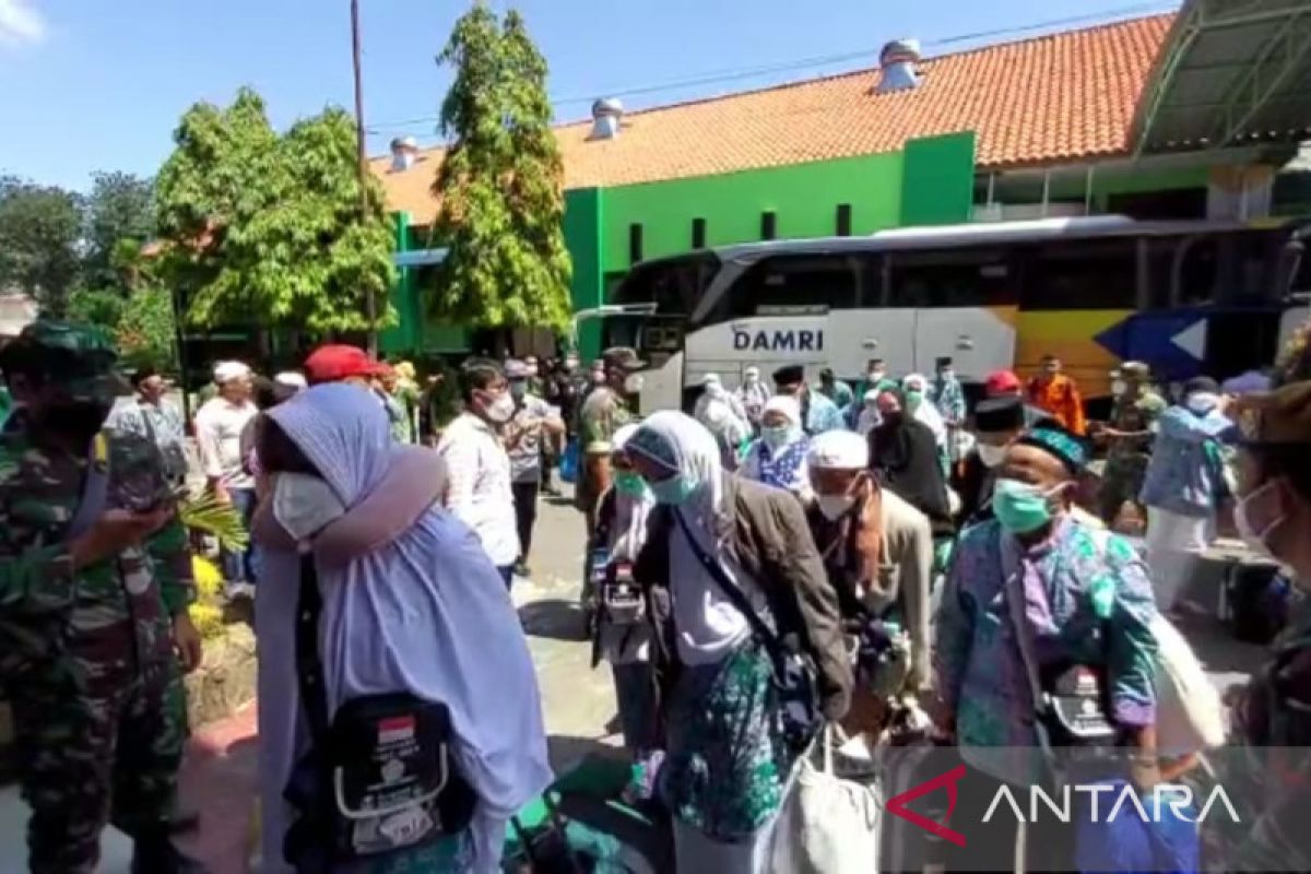 PPIH Surabaya tuntaskan pemulangan jamaah haji