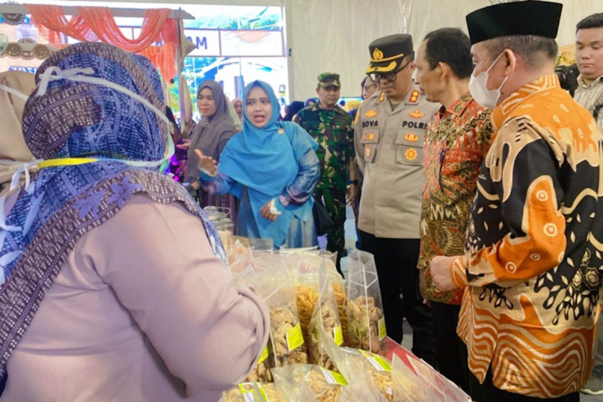 Bupati Aceh Selatan buka bazar produk unggulan dan kuliner UMKM