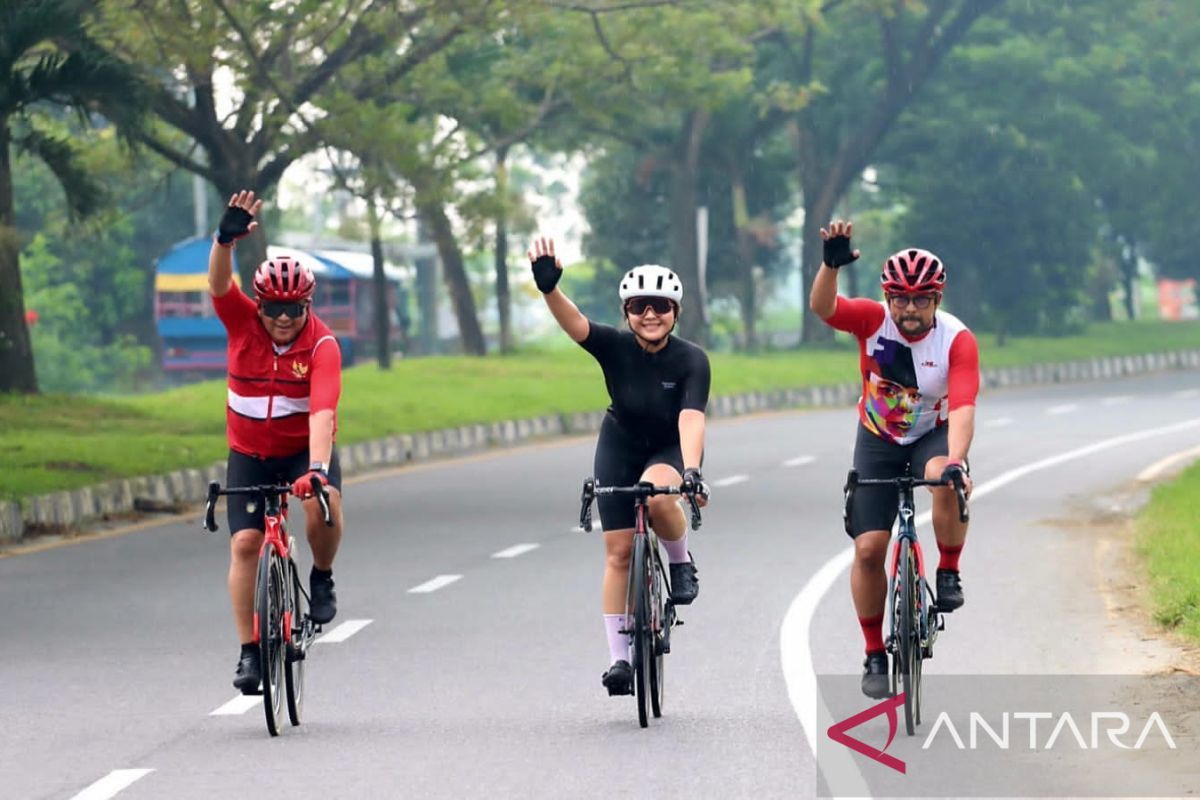 Hasto Kristiyanto gowes di Banteng Ride and Night Run Medan