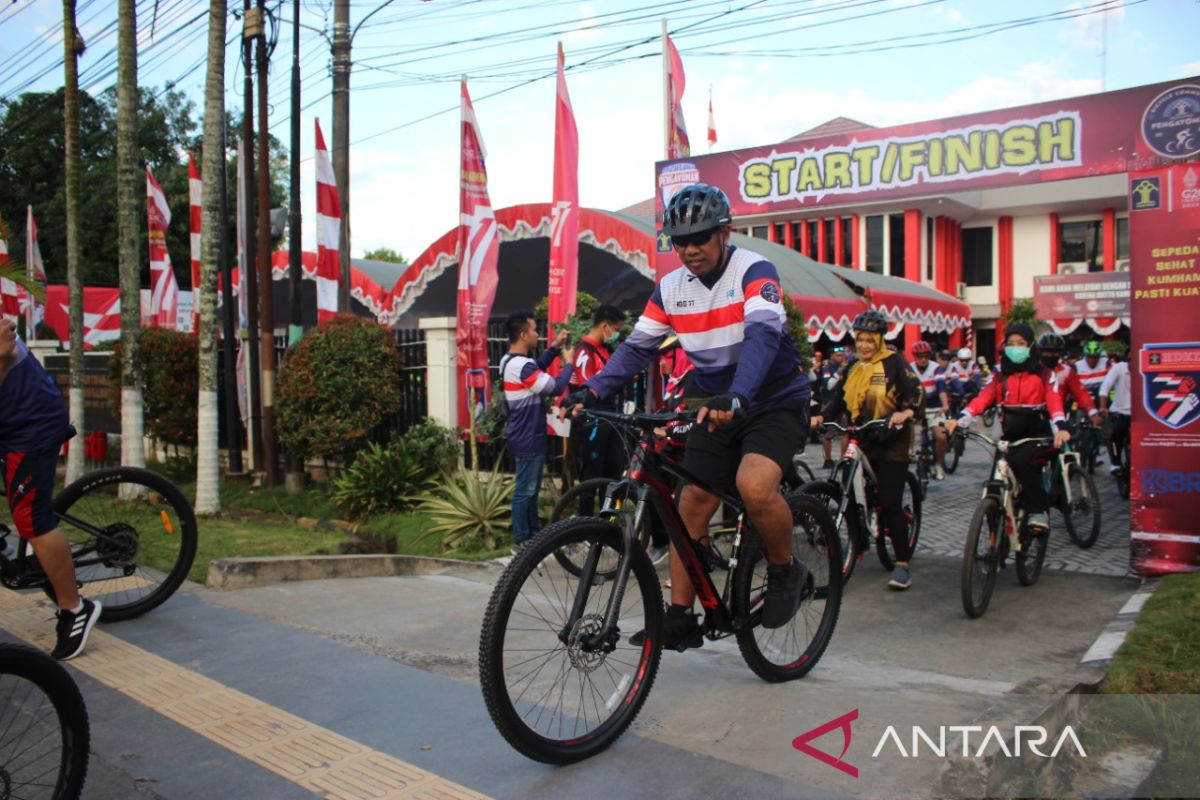 Sepeda sehat dan jalan sehat meriahkan HDKD Ke-77