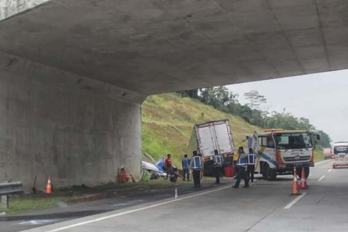 Polisi: Tiga tewas akibat kecelakaan di km 136 tol Cipali