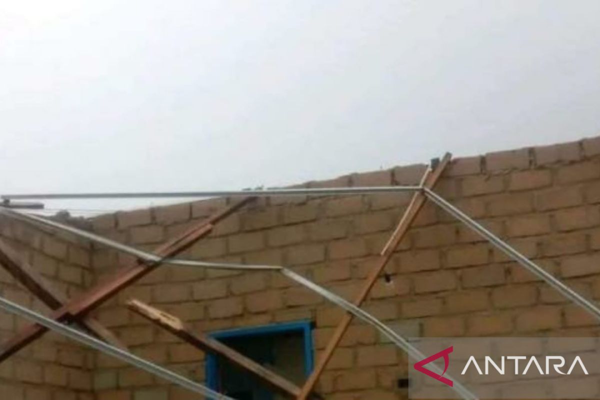 14 rumah di Bangka Tengah rusak setelah diterjang angin kencang