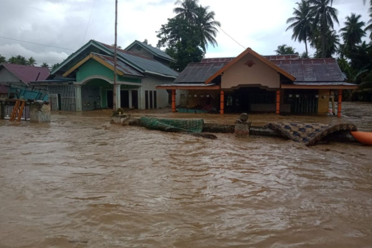 BPBD evakuasi warga Torue ke tempat aman  akibat banjir susulan